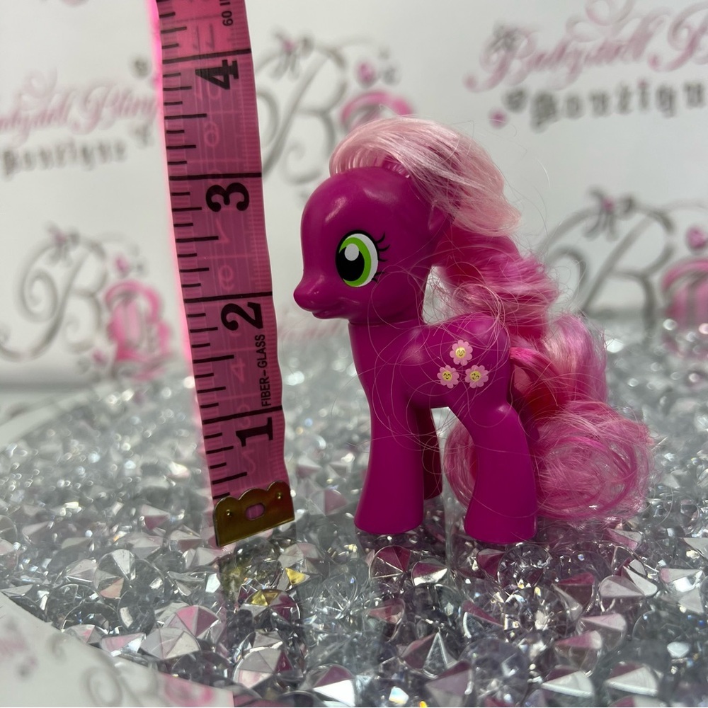 My Little Pony Magenta Pony with Pink Mane and Green Eyes - Picture 4 of 4